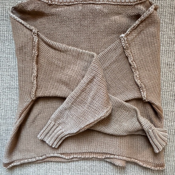 Women's Tan American Eagle Sweater Size Medium 100%Cotton - Picture 4 of 8